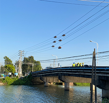 年末大沖刺，6臺(tái)帶電作業(yè)機(jī)器人齊上陣